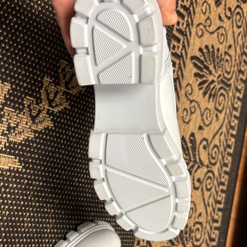 Stylish White Women's Boots size 9.5 - Picture 6 of 8
